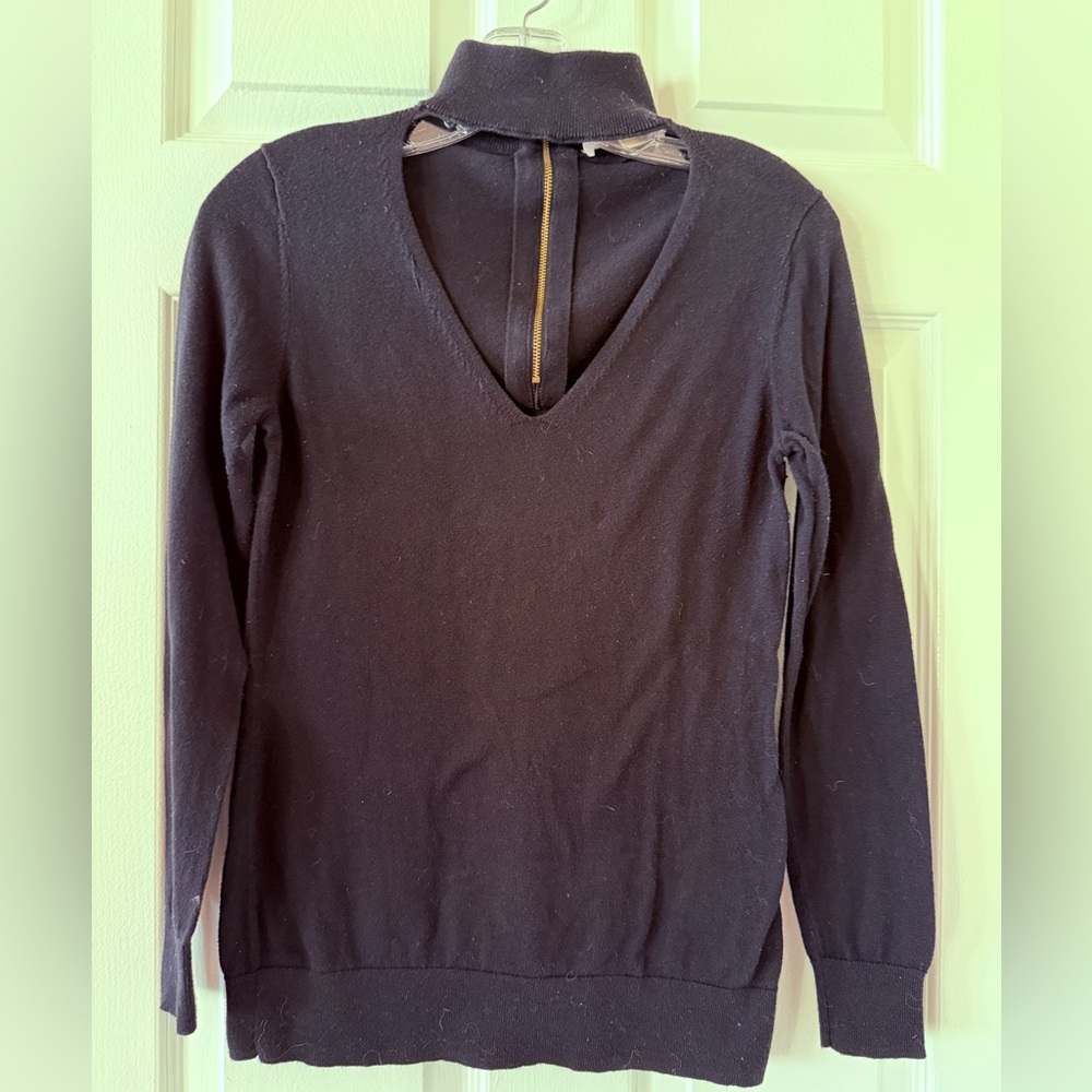 T187- Michael Kors Black V-Neck Sweater